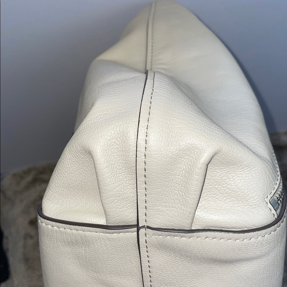 Michael Kors ‘Addie’ Large Leather Shoulder Bag - Picture 5 of 16